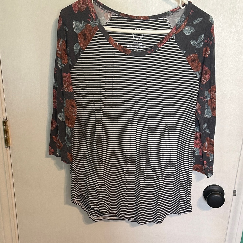 0054 Striped and Floral‎ Long Sleeve Top womens size medium